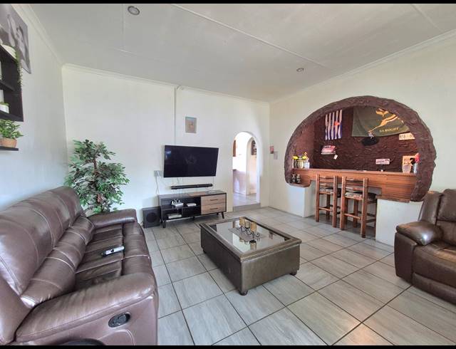 6 BEDROOM HOUSE FOR SALE IN BRAKPAN CENTRAL